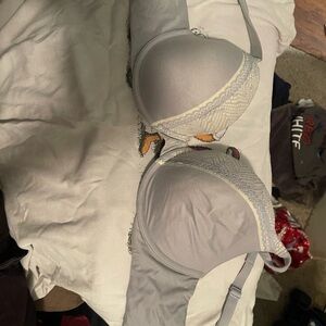 NEVER WORN VS BRA